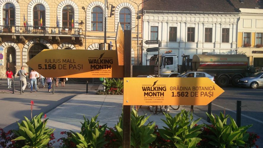 walking-month-signage-eroilor-boulevard